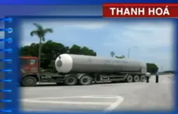 Thanh Hoá: Xe tải phóng nhanh, phanh đột ngột gây hỏng trạm cân