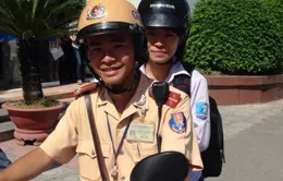 Cảnh sát giao thông Hà Nội giúp thí sinh lạc đường tới điểm thi 