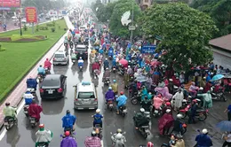 Giao thông Hà Nội ùn tắc trong ngày làm thủ tục dự thi ĐH đợt 2