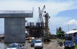 Sập cần cẩu thi công đường ô tô cao tốc Hà Nội - Hải Phòng