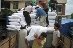 Hỗ trợ gạo cho đồng bào thuộc huyện Ba Tơ, tỉnh Quảng Ngãi