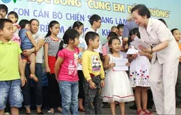 Phó Chủ tịch nước trao học bổng “Cùng em đến trường”