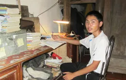Chàng thủ khoa nghèo mong trả được nợ ngân hàng cho mẹ