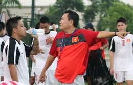 HLV Hoàng Văn Phúc phớt lờ Công Vinh