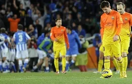 Pique bị đuổi, Barca thua trận đầu tiên