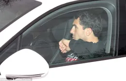 Tevez lại “nhúng chàm”