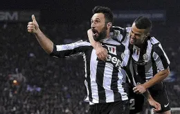 Hạ Bologna, Juve hơn Milan tới 14 điểm