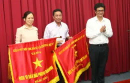 Trao cờ thi đua của Chính phủ cho Ban Thời sự và TVAd