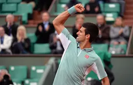Nole nhọc nhằn vào vòng 2 Roland Garros