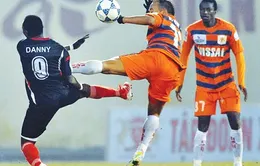 V-League thêm phần "méo mó" vì những pha bóng bạo lực