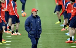 HLV Blanc coi PSG là “thợ học việc” ở Champions League