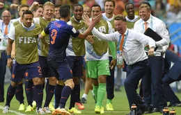 “Mổ xẻ” cú đánh đầu hay nhất lịch sử World Cup của Persie