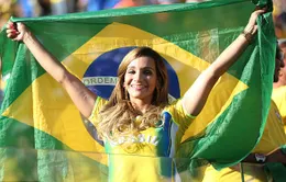 Các fan nữ cuồng nhiệt tiếp tục "đốt cháy" World Cup 