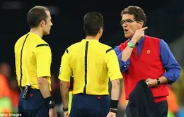 HLV Capello tố trọng tài xử ép, thủ môn Akinfeev bị chiếu đèn laser