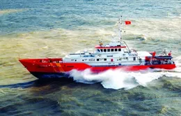 Sóng lớn làm chìm ca nô, 9 người mất tích  