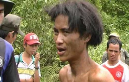 "Giải cứu" hai cha con 40 năm sống trong rừng