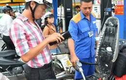 Giá xăng giảm 387 đồng/lít từ 20h hôm nay (7/10)