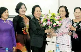 Phó Chủ tịch nước Nguyễn Thị Doan thăm Nhà giáo ưu tú Nguyễn Ngọc Ký