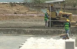 Kiểm tra tiến độ xử lý dioxin tại sân bay Đà Nẵng   