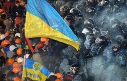 Hàng chục nghìn người Ukraine đụng độ với cảnh sát