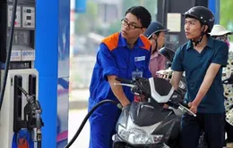 Giảm giá dầu, giữ nguyên giá xăng