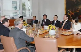 Phó Thủ tướng Vũ Văn Ninh thăm Anh