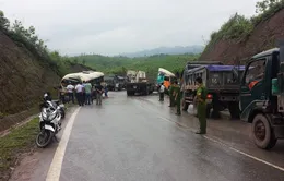 Container đâm xe khách kinh hoàng, 11 người thương vong