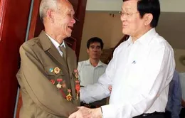 Chủ tịch nước thăm các gia đình chiến sĩ Điện Biên   