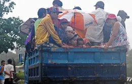 Philippines sơ tán dân trước bão Thần sấm