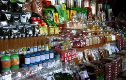 Đi chợ nổi Thái Lan, ăn hoa quả tươi rói 