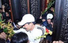 Hỗn loạn đêm khai ấn đền Trần
