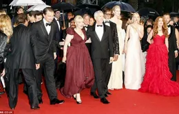 Thảm đỏ Cannes ướt nhẹp vì mưa