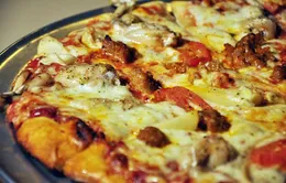 Bánh pizza thịt trăn Việt Nam giá gần một triệu đồng 