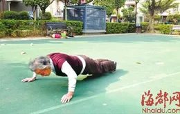 Cụ bà 80 tuổi chống đẩy 150 cái mỗi ngày 