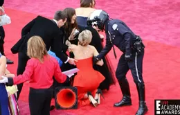 Jennifer Lawrence vồ ếch lần 2 ở Oscar