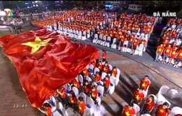 Hàng nghìn người hát vang Tiến quân ca giữa biển trời