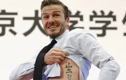 Beckham cởi áo, khoe hình xăm "độc" tại Trung Quốc