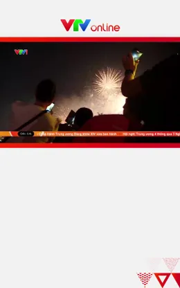 Pháo hoa thắp sáng bầu trời đêm Hà Nội