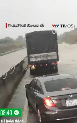 Ngập trên cao tốc Dầu Giây - Phan Thiết, gián đoạn giao thông hai chiều