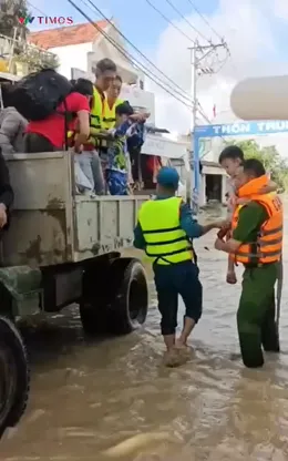 Khánh Hòa khẩn trương di dời dân khi lũ từ thượng nguồn đổ về Bắc Nha Trang