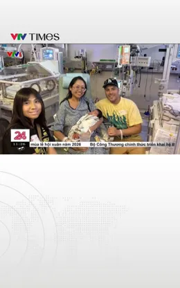 Em bé an toàn chào đời sau khi phát triển bên ngoài tử cung của mẹ 