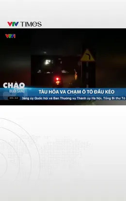 Cố vượt qua đường sắt khi rào chắn đã hạ xuống, xe tải bị tàu hỏa tông gãy đôi