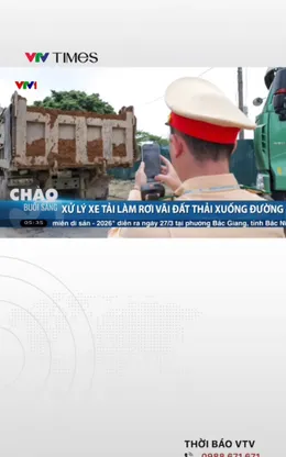 CSGT xử lý hàng loạt xe tải làm rơi vãi bùn đất trên đường phố Hà Nội