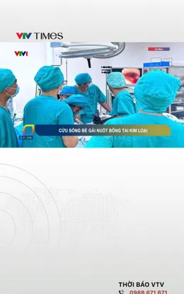 Cứu sống bé gái 8 tháng tuổi nuốt phải bông tai kim loại