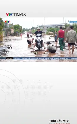 Quốc lộ 279 ngập gần 3 tuần, người dân phải đi bè qua đoạn đường huyết mạch