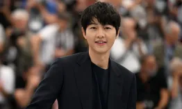 Song Joong Ki thể hiện tình yêu với con gái