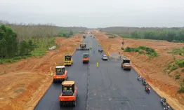 Thi công đường cao tốc xuyên lễ