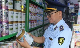 Phát hiện kho hàng lậu nằm ngay giữa trung tâm Hà Nội