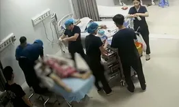 Tai nạn sét đánh giữa cánh đồng: Cảnh báo thói quen làm việc dưới mưa