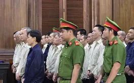 Vụ buôn lậu 1,7 triệu lít dầu: Cựu cán bộ hải quan bị cáo buộc nhận hối lộ